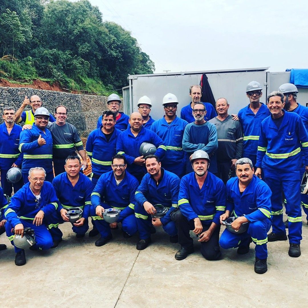 Equipe Futura reunida em obra